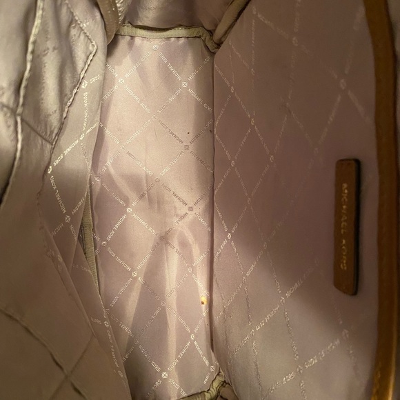 Michael Kors Large backpack purse White/cream and Tan with Gold zippers - Picture 2 of 12